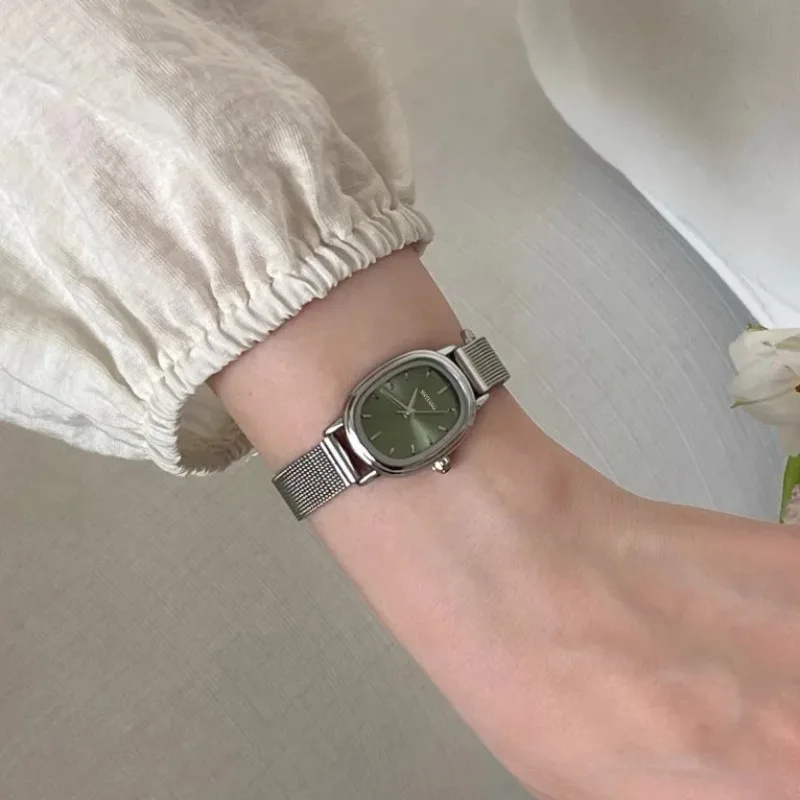 Luxury Watch Casio - Зеленые часы с маленьким овальным циферблатом,